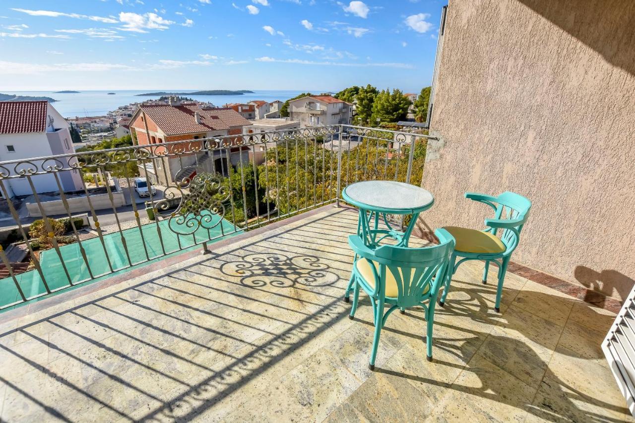 Apartments Dajana Primosten Exterior photo